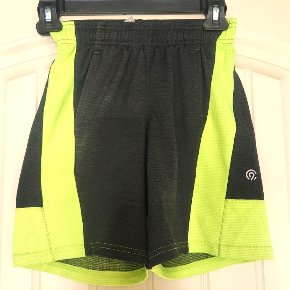 Champion boys active shorts, size S